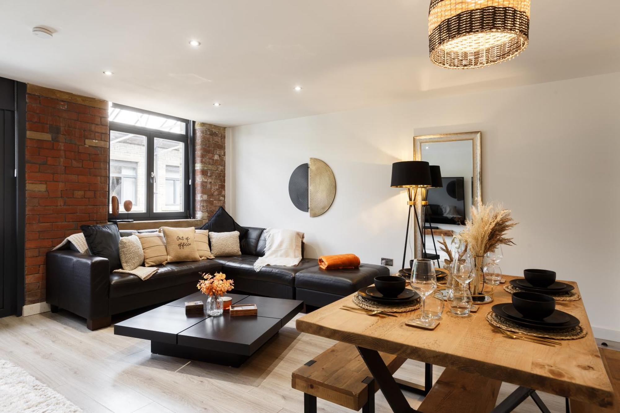 Stylish Penthouse With Outside Balcony! Apartment Bradford  Exterior photo